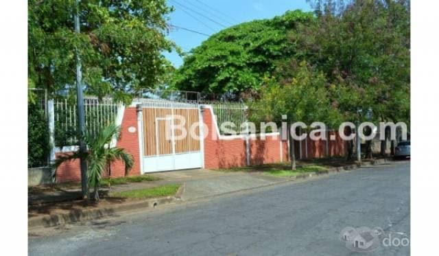 Venta de casa en Los Robles, Managua - 1